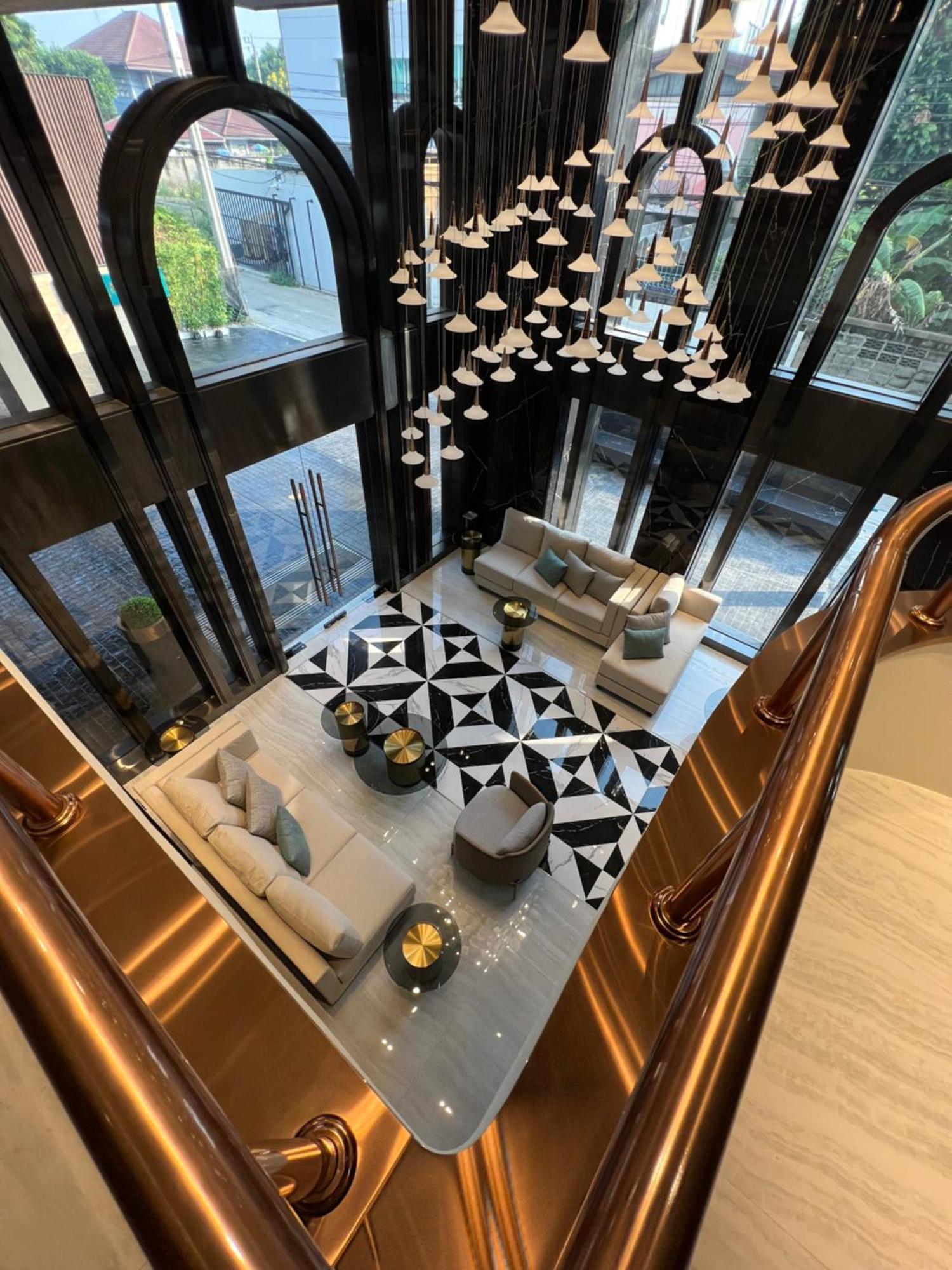 Arni Skye Hotel Bangkok Buitenkant foto