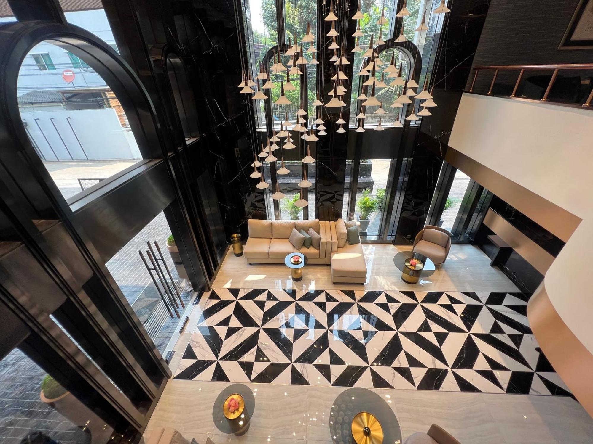 Arni Skye Hotel Bangkok Buitenkant foto