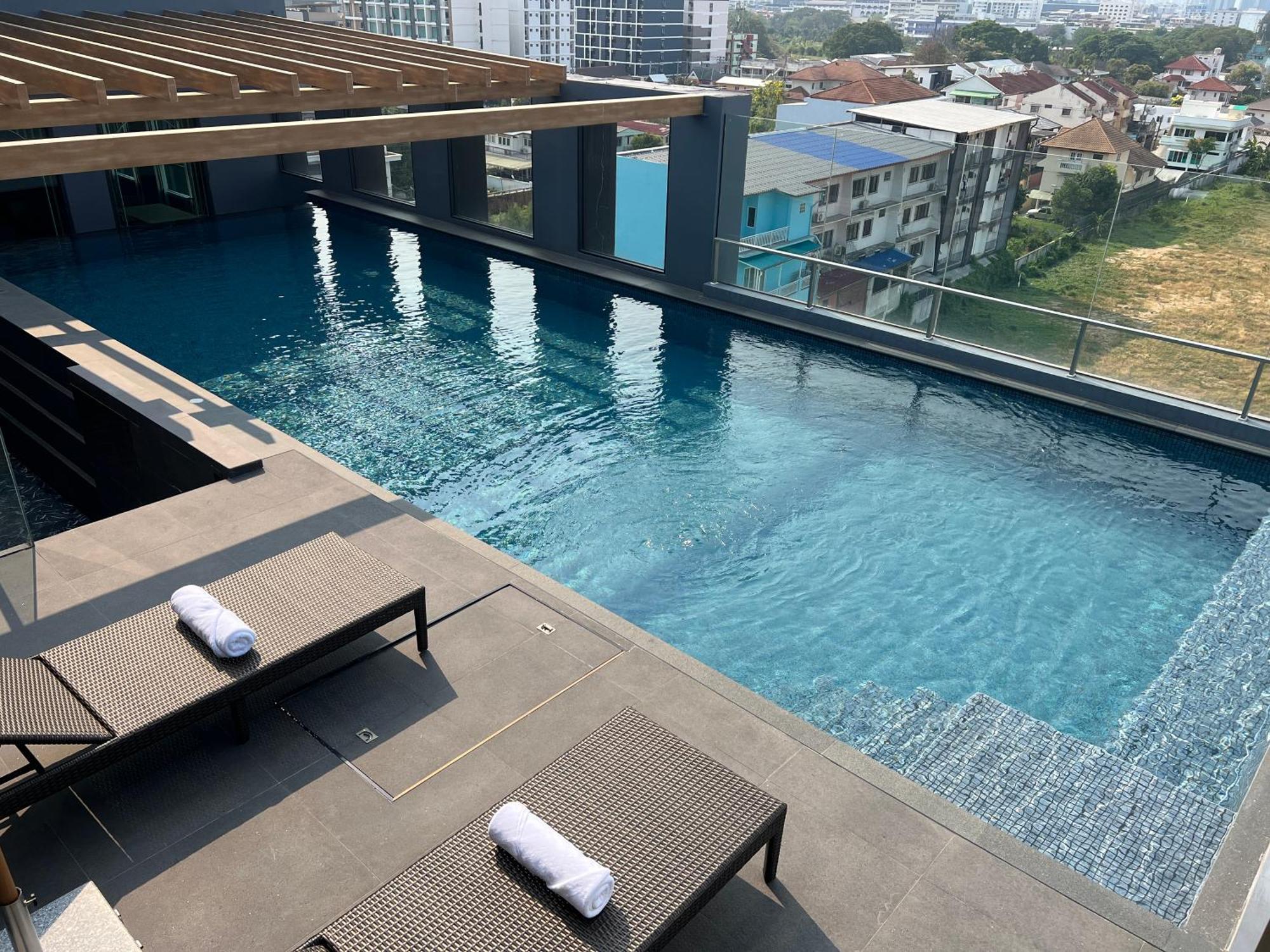 Arni Skye Hotel Bangkok Buitenkant foto
